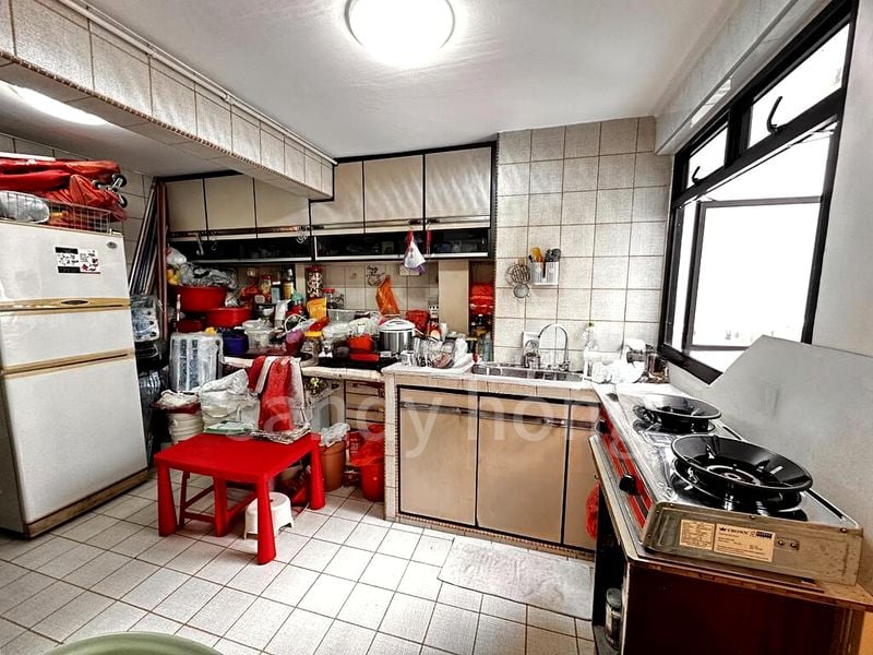 3 Room (3I) HDB for Sale in 214 Boon Lay Place - Image 3