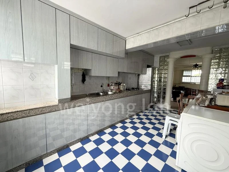 Common Room (HDB) for Rent in  64 Marine Drive - Image 4