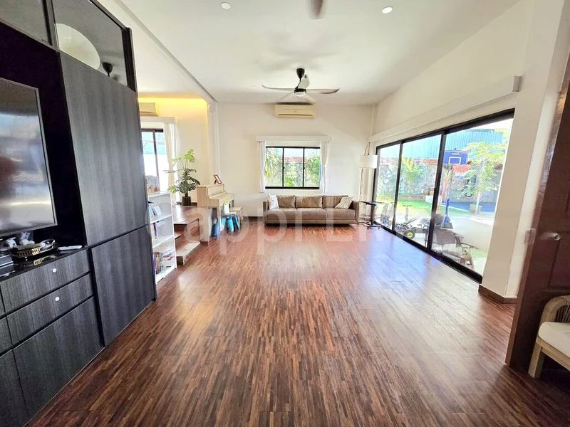 4 Bed Semi-Detached House (Landed) for Rent in  Grove Drive - Image 11