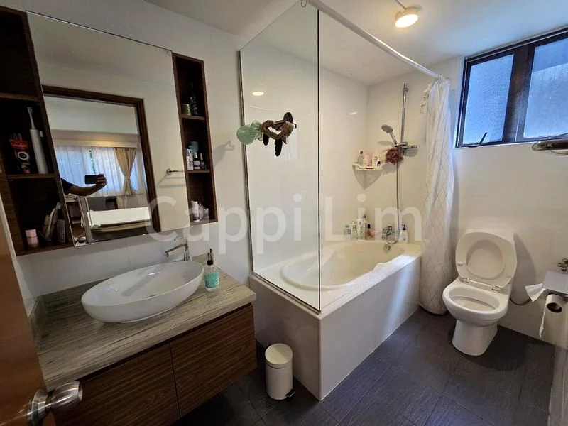 4 Bed Semi-Detached House (Landed) for Rent in  Grove Drive - Image 9