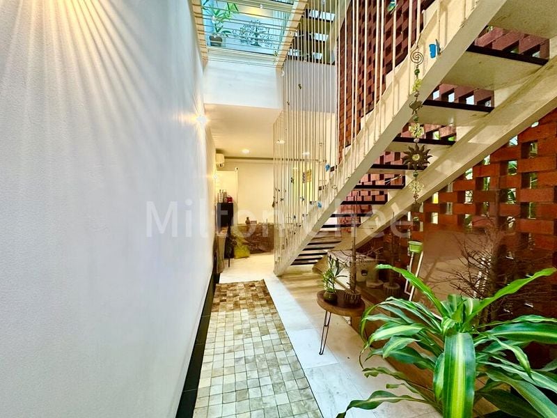 5 Bed Terraced House (Landed) for Sale in  Seletar Hills Estate - Image 4