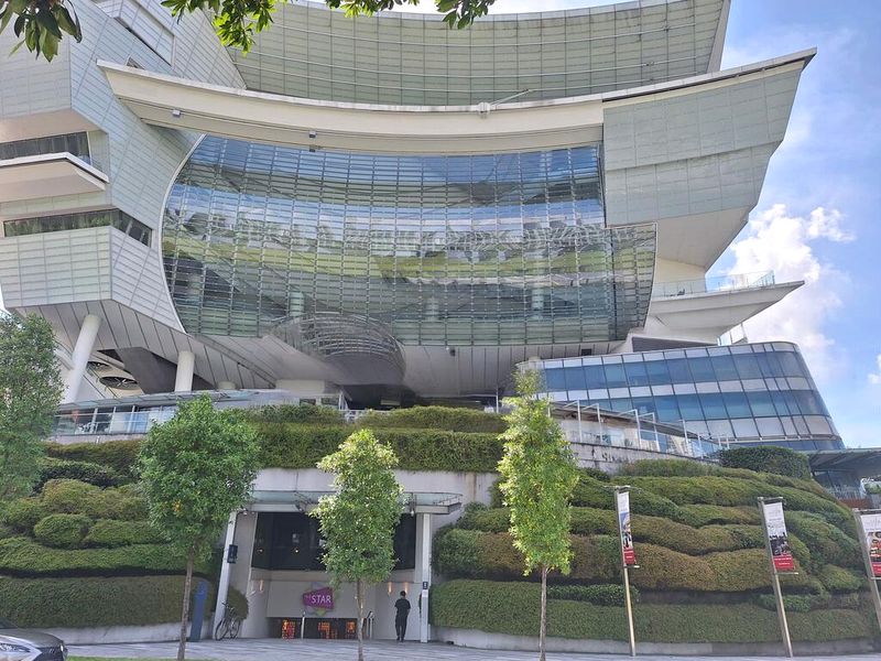 5 Bed Corner Terrace (Landed) for Sale in  Holland Gardens - Image 5