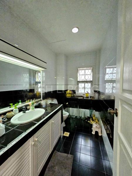 5 Bed Bungalow (Landed) for Sale in  Palm Drive - Image 4