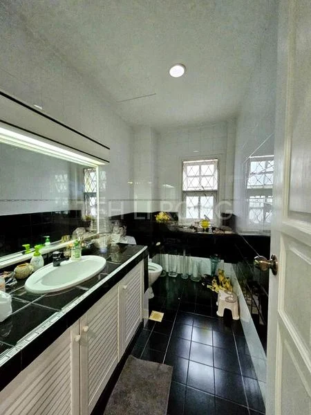 5 Bed Bungalow (Landed) for Sale in  Palm Drive - Image 17