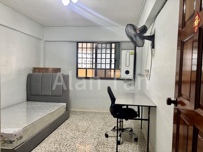 Common Room (HDB) for Rent in 572 Ang Mo Kio Avenue 3 - Image 2
