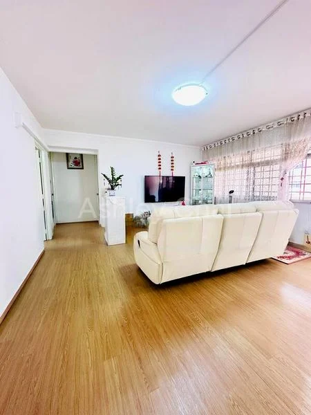 4 Room (4A) HDB for Sale in 842G Tampines Street 82 - Image 2