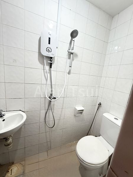 Common Room (Condo) for Rent in  Sunglade - Image 6