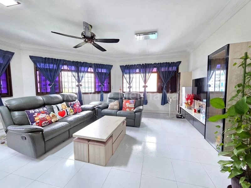 5 Room (5I) HDB for Sale in 899C Woodlands Drive 50 - Image 1