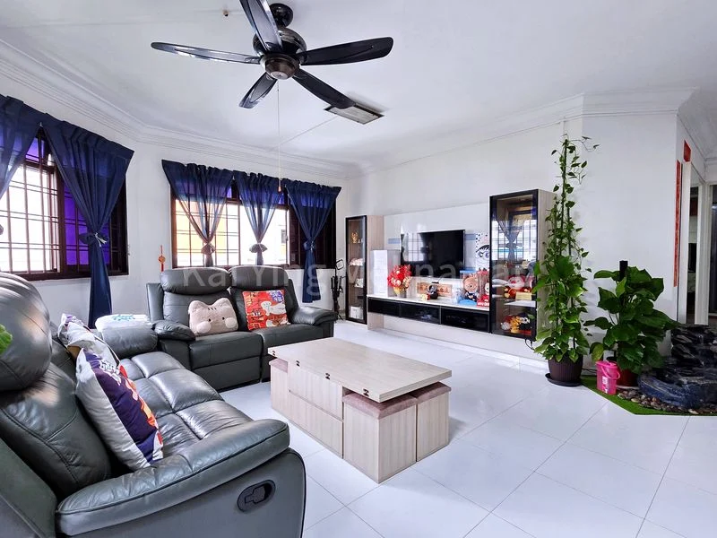 5 Room (5I) HDB for Sale in 899C Woodlands Drive 50 - Image 2