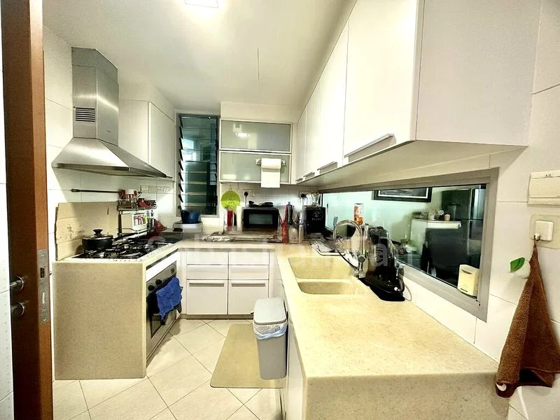 3 Bed Condo for Sale in  One Fort - Image 11