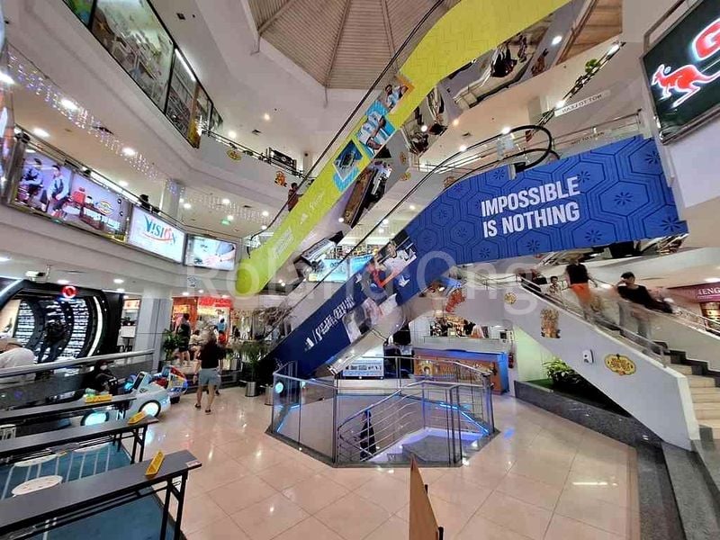 Shop / Shophouse for Rent: Queensway Shopping Centre - Image 1