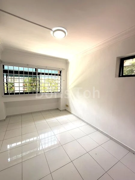 5 Room (5I) HDB for Sale in  720 Tampines Street 72 - Image 6