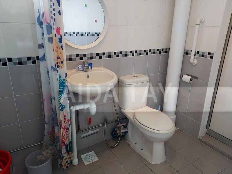 Common Room (HDB) for Rent in  52 Lengkok Bahru - Image 7
