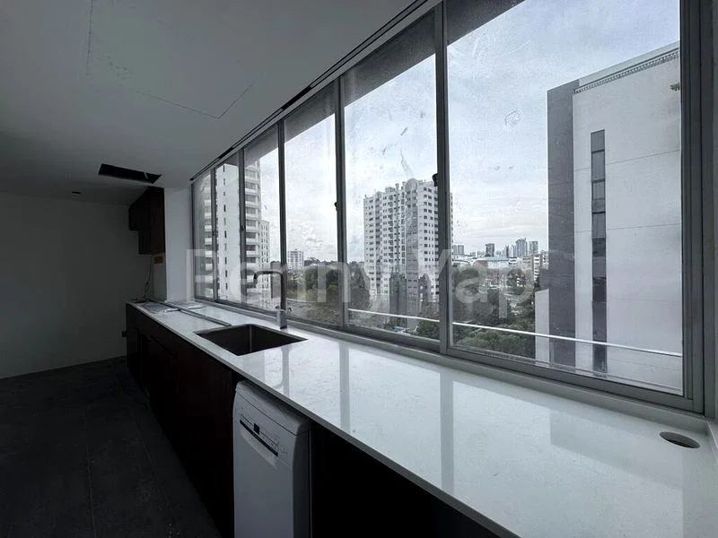 3 Bed Apartment (Condo) for Rent in  Balmoral Crest - Image 2