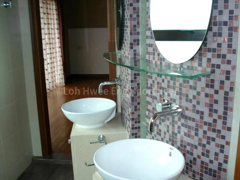 6 Bed Semi-Detached House (Landed) for Rent in  Shamrock Park - Image 16