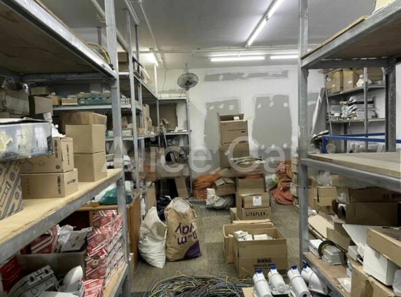 Light Industrial (B1) for Sale: Novelty Techpoint - Image 2