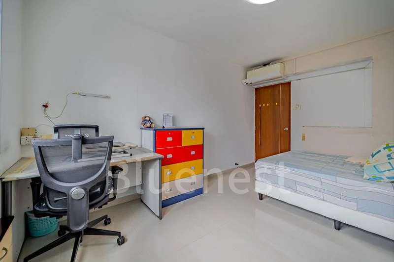 Executive HDB for Sale in 285A Toh Guan Road - Image 12
