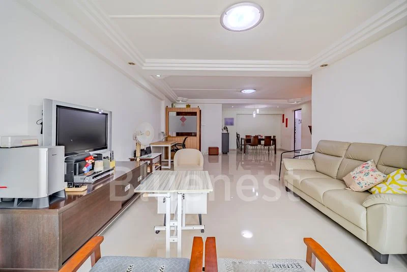 Executive HDB for Sale in 285A Toh Guan Road - Image 4