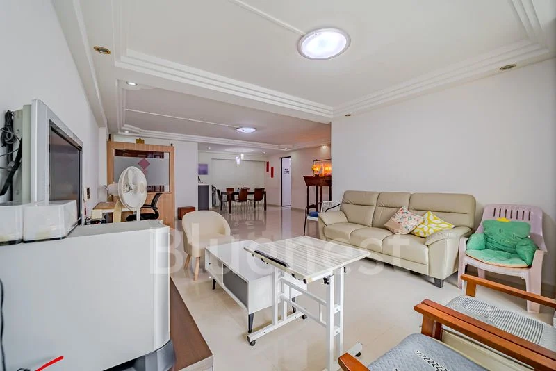 Executive HDB for Sale in 285A Toh Guan Road - Image 3
