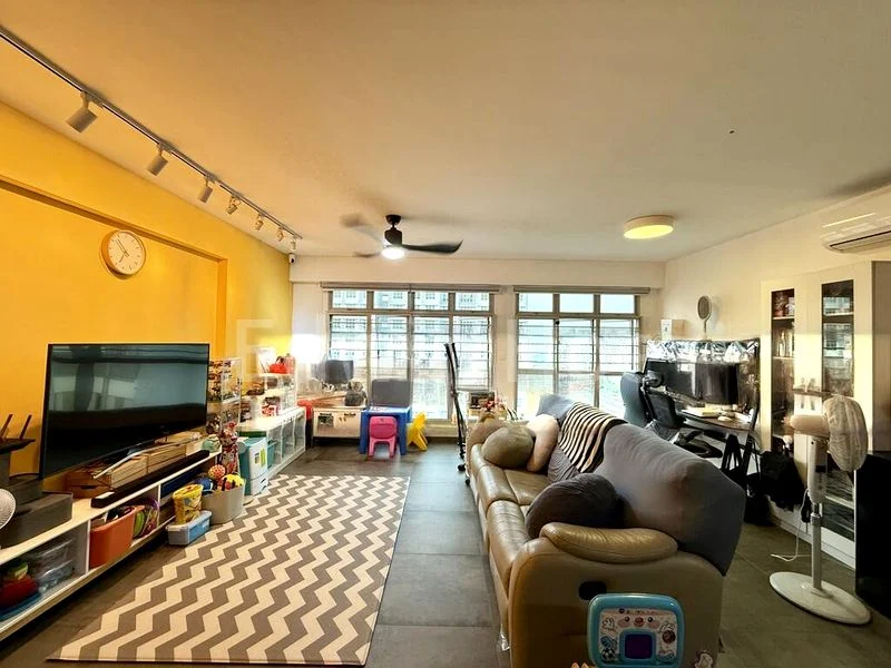 5 Room (5A) HDB for Rent in  226C Sumang Lane - Image 1