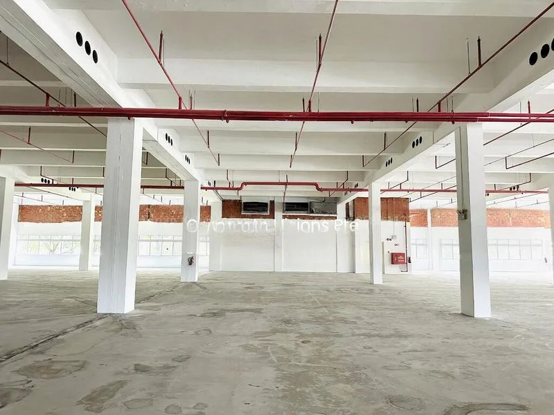 Light Industrial (B1) for Rent: BEDOK MRT High-Ceiling Office, Production, and Storage space with full amenities. - Image 4