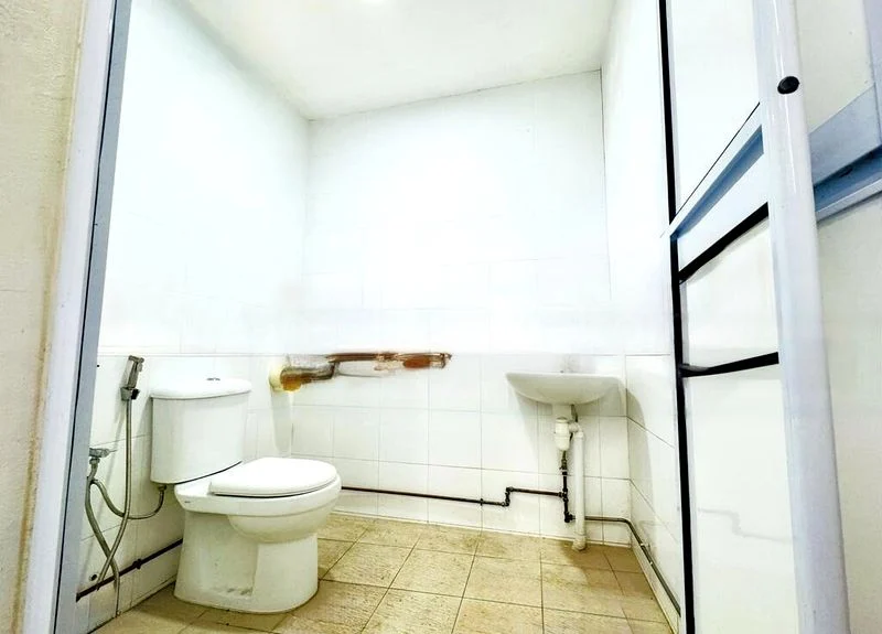 Other Retail for Rent: Sims Avenue Centre - Image 1