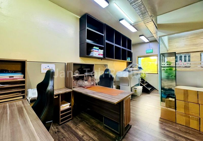 Light Industrial (B1) for Rent: Henderson Industrial Park - Image 11