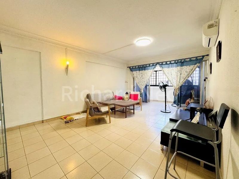 Executive HDB for Sale in  221 Bukit Batok East Avenue 3 - Image 13