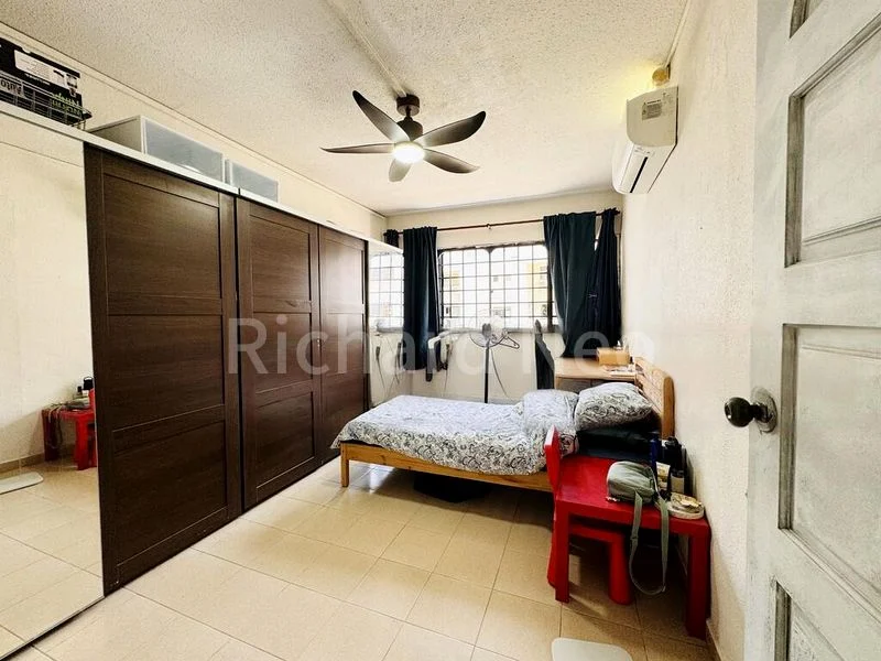 Executive HDB for Sale in  221 Bukit Batok East Avenue 3 - Image 9