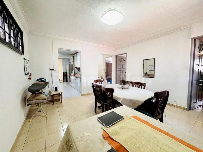 Executive HDB for Sale in  221 Bukit Batok East Avenue 3 - Image 3