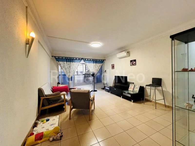 Executive HDB for Sale in  221 Bukit Batok East Avenue 3 - Image 1