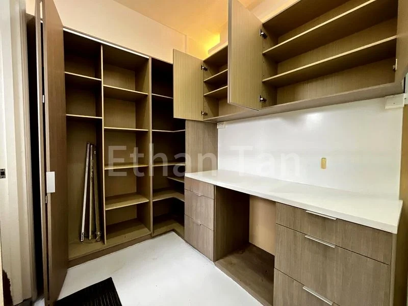 Light Industrial (B1) for Rent: One Pemimpin - Image 3