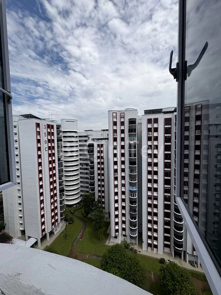 Executive HDB for Sale in 360B Admiralty Drive - Image 4