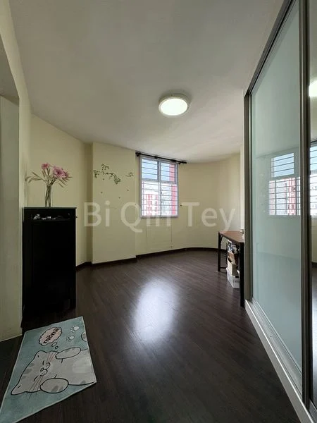 Executive HDB for Sale in 360B Admiralty Drive - Image 9