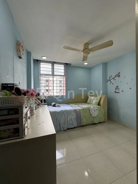 Executive HDB for Sale in 360B Admiralty Drive - Image 6