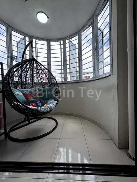 Executive HDB for Sale in 360B Admiralty Drive - Image 3