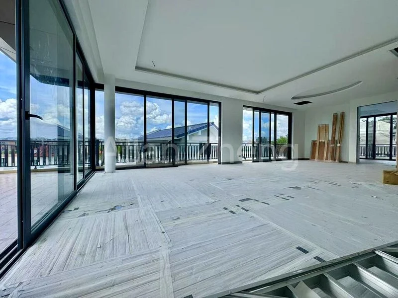 7 Bed Semi-Detached House (Landed) for Sale in  Canberra Drive - Image 4