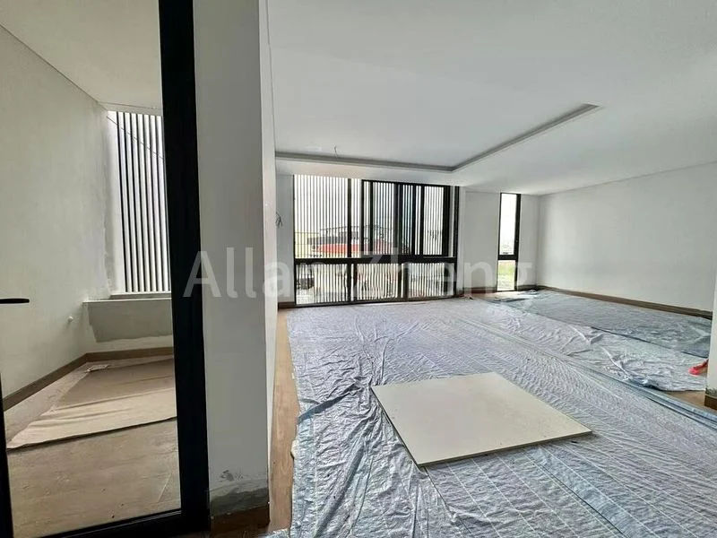 7 Bed Semi-Detached House (Landed) for Sale in  Canberra Drive - Image 1