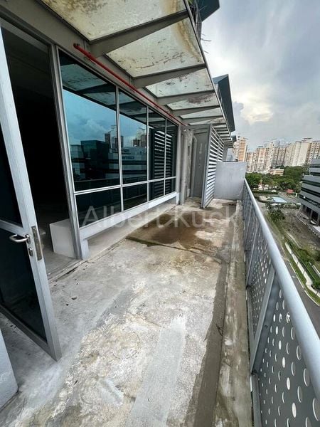 Light Industrial (B1) for Rent: One Commonwealth - Image 1