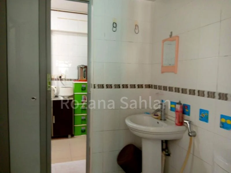 2 Room (2A) HDB for Sale in 372 Jurong East Street 32 - Image 6