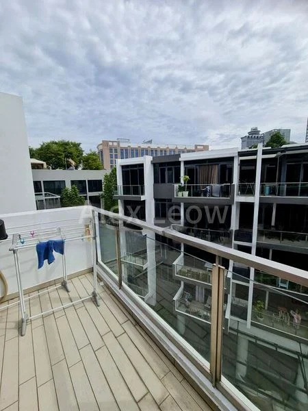 4 Bed Apartment (Condo) for Sale in  Waterscape At Cavenagh - Image 2