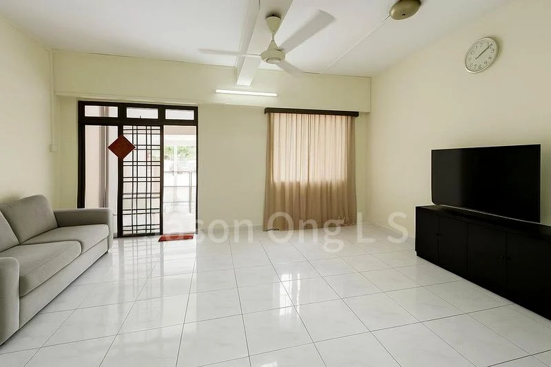 5 Bed Terraced House (Landed) for Sale in Sennett Estate - Image 2