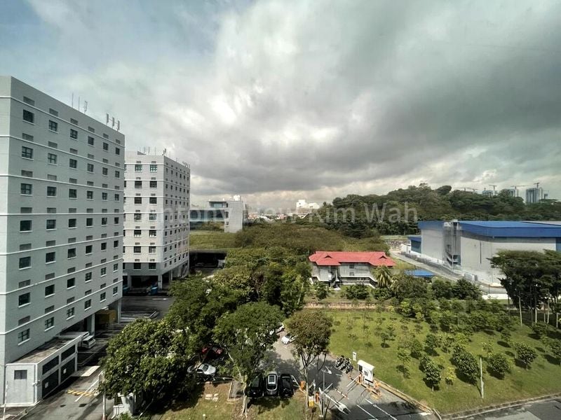 Century Warehouse: Light Industrial (B1) for Rent - Image 1