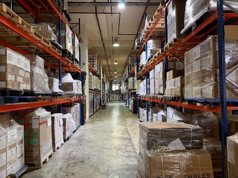 Warehouse for Rent: With Racks, 10 Bays, 6.1m Clear in Jurong - Image 2