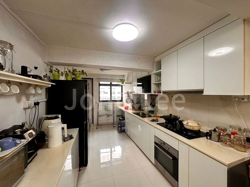 3 Room (3I) HDB for Sale in 195 Kim Keat Avenue - Image 2