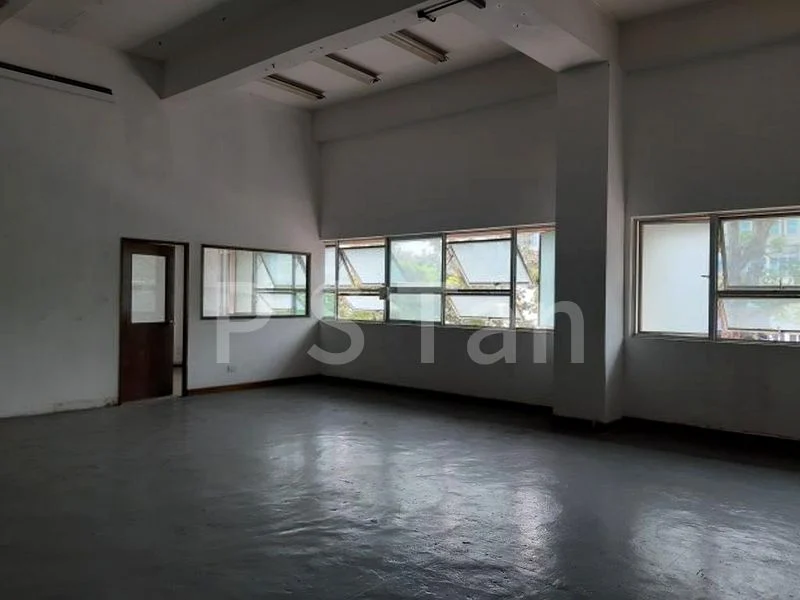 Light Industrial (B1) for Rent in  Greatland Industrial Building - Image 7