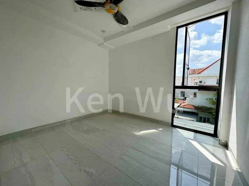 8 Bed Semi-Detached House (Landed) for Sale in  Kembangan Estate - Image 7