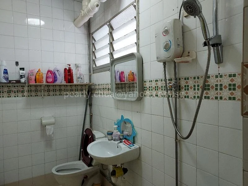 Common Room (HDB) for Rent in  187 Pasir Ris Street 11 - Image 6