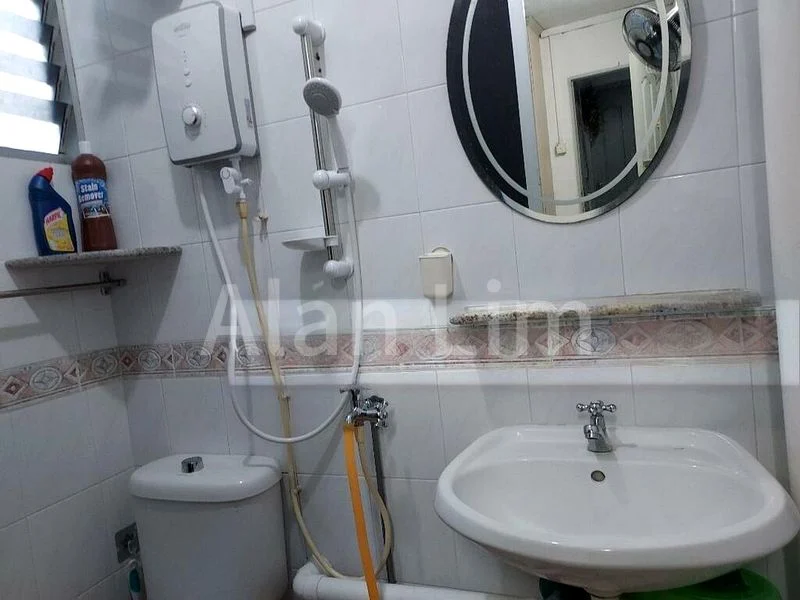 Master Room (HDB) for Rent in  476 Ang Mo Kio Avenue 10 - Image 9