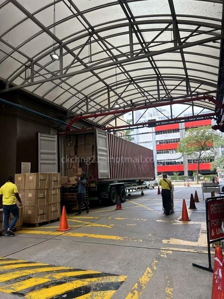 Light Industrial (B1) for Rent: Tong Lee Building - Image 4